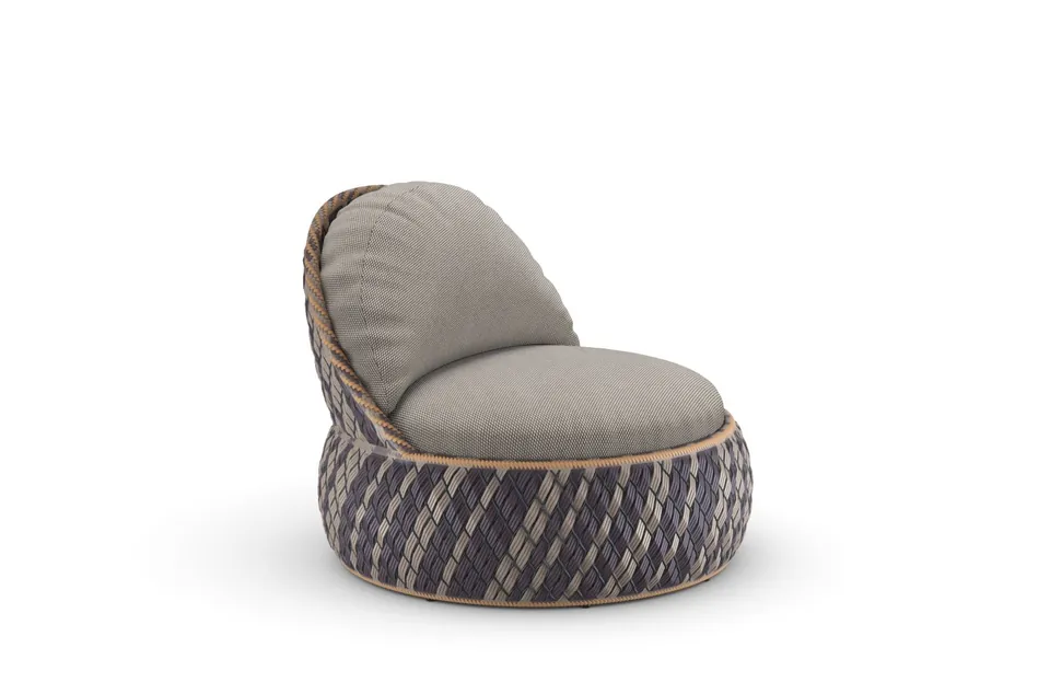 Dedon Dala lounge chair, studio photo