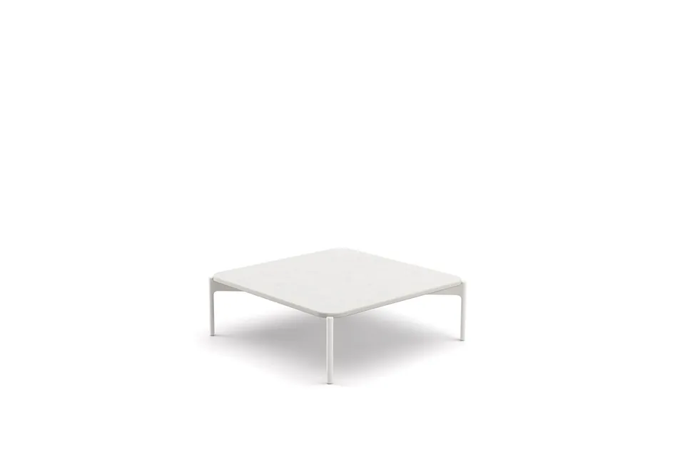 Dedon Izon coffee table 80x80, studio photo