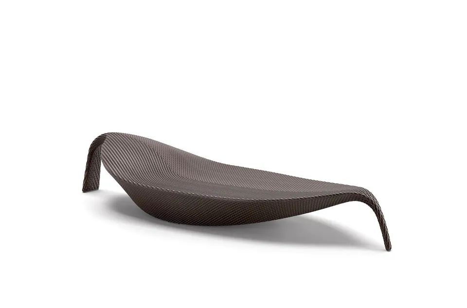 Dedon Leaf beach chair, studio photo