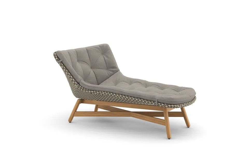 Dedon Mbrace daybed, studio photo