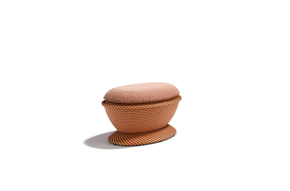 Dedon Papyon footstool, studio photo
