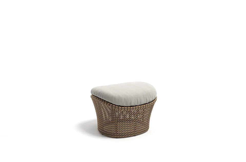 Dedon Seashell Grand footstool, studio photo